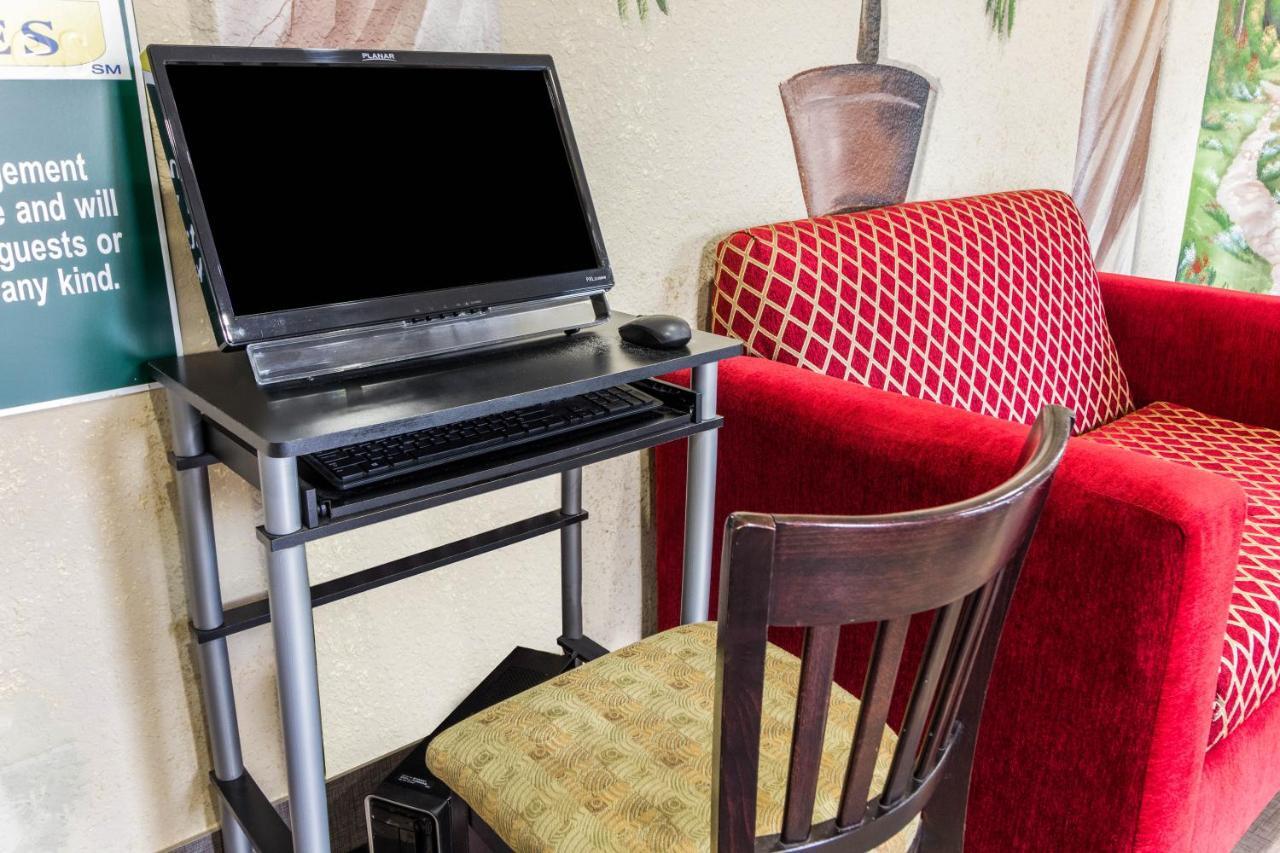 Scottish Inn And Suites Бейтаун Екстериор снимка